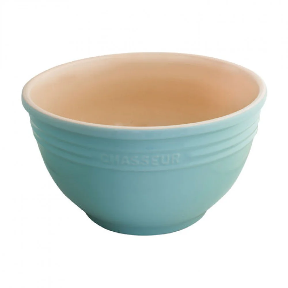 CHASSEUR Large Mixing Bowl – 7L Ceramic Mixing Bowl (29 x 17cm) Large pastel pink ceramic mixing bowl with a cream interior and embossed CHASSEUR branding. Measuring 29 x 17cm with a generous 7L capacity, it is ideal for mixing cake batter, bread dough, salads, and serving large dishes, combining durable stoneware con