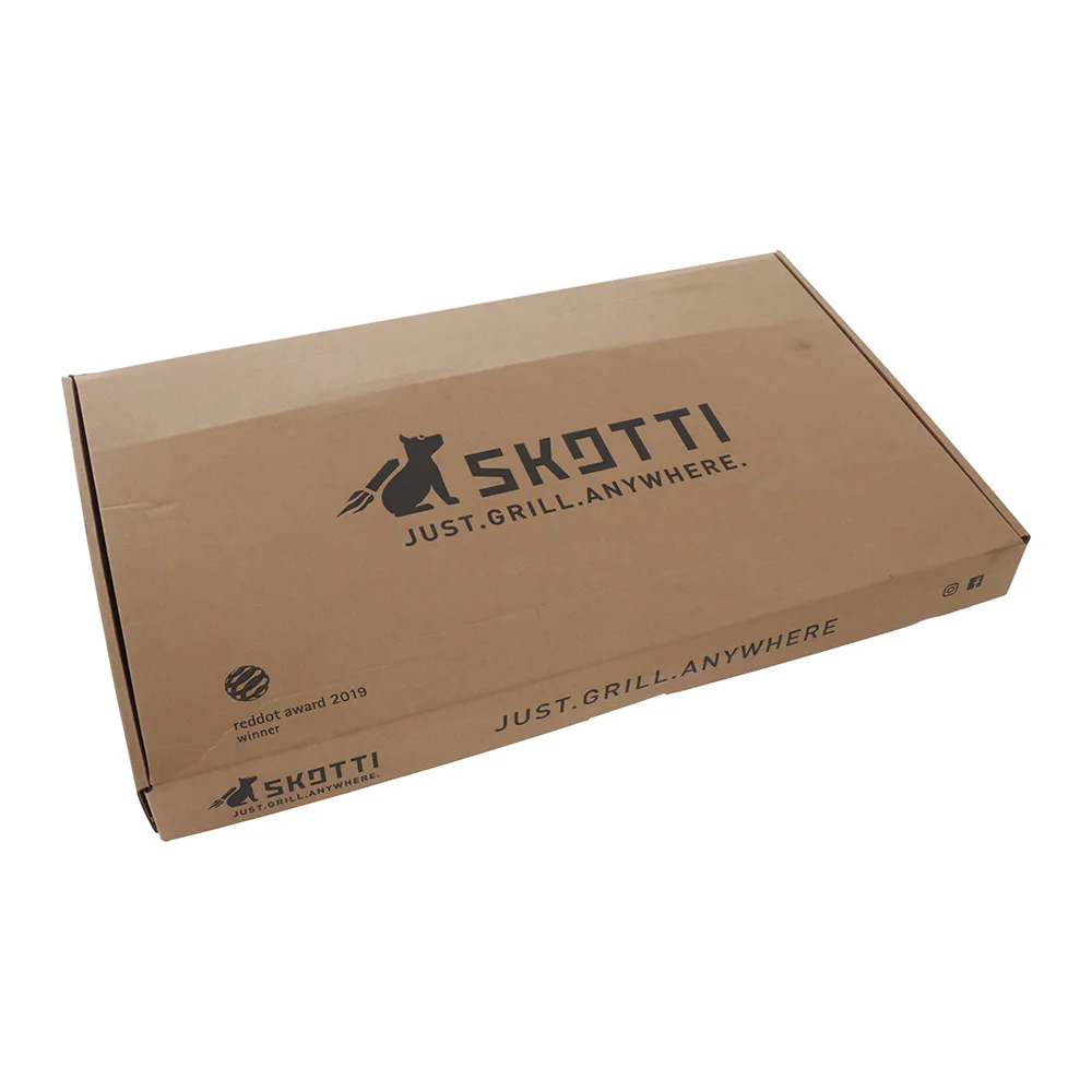 SKOTTI Stainless Steel Grill – Portable Gas BBQ SKOTTI portable stainless steel gas grill with compact flat-pack design, removable cooking grate and gas hose connection, ideal for camping, picnics, caravanning and outdoor cooking.