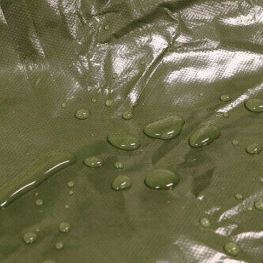 sol-blanket-water-resistance-closeup.jpg Water droplets beading on weatherproof surface of SOL Sport Utility Blanket
