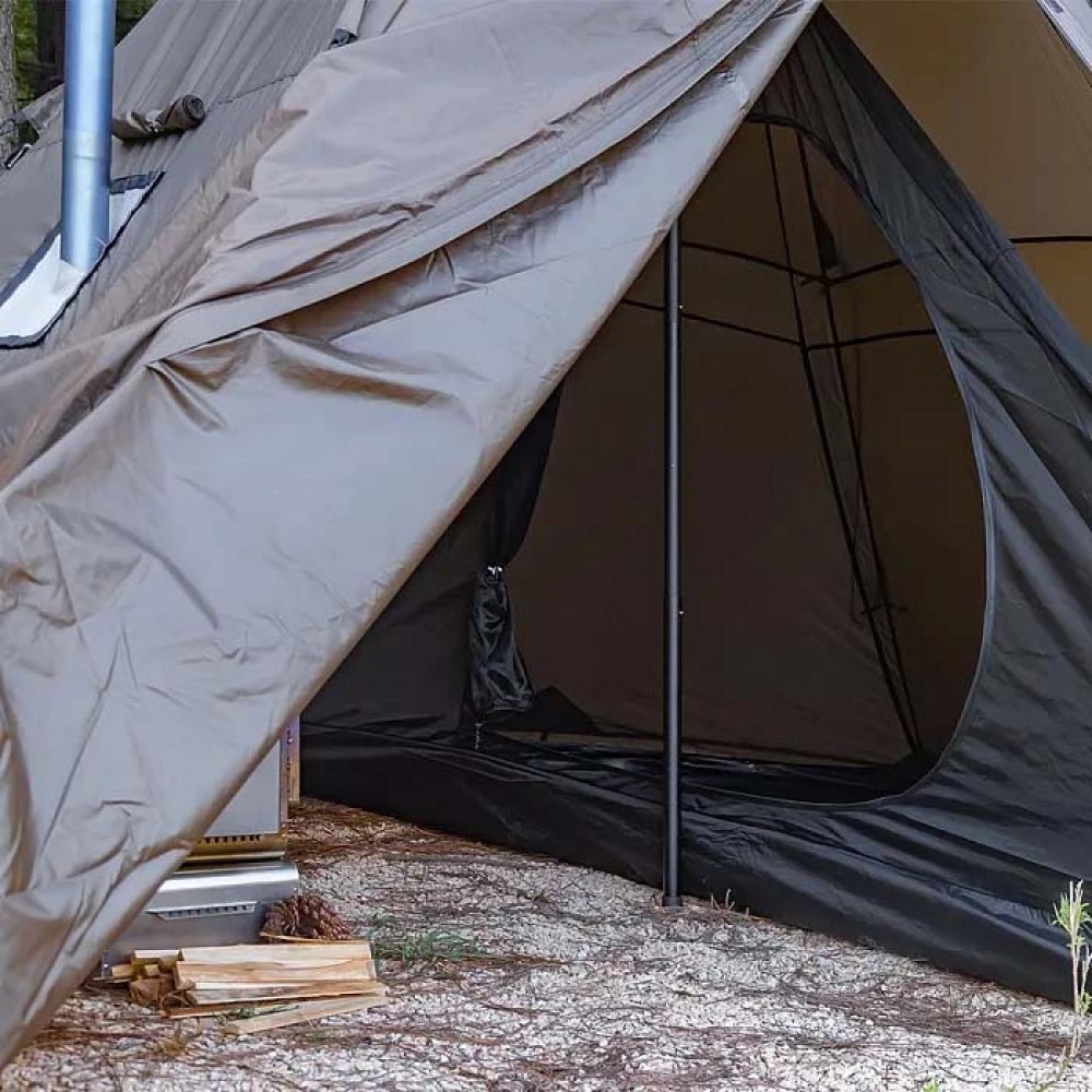Pomoly HUSSAR Plus 2.0 Interior Mesh Tent View View of open tent door showing mesh half-inner tent with centre pole