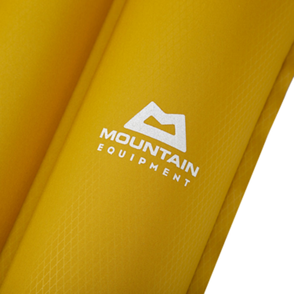 Mountain Equipment Hoverstat 7.0 Sleeping Mat - Top View Top view of the Mountain Equipment Hoverstat 7.0 sleeping mat fully inflated, showing its elongated vertical baffles.