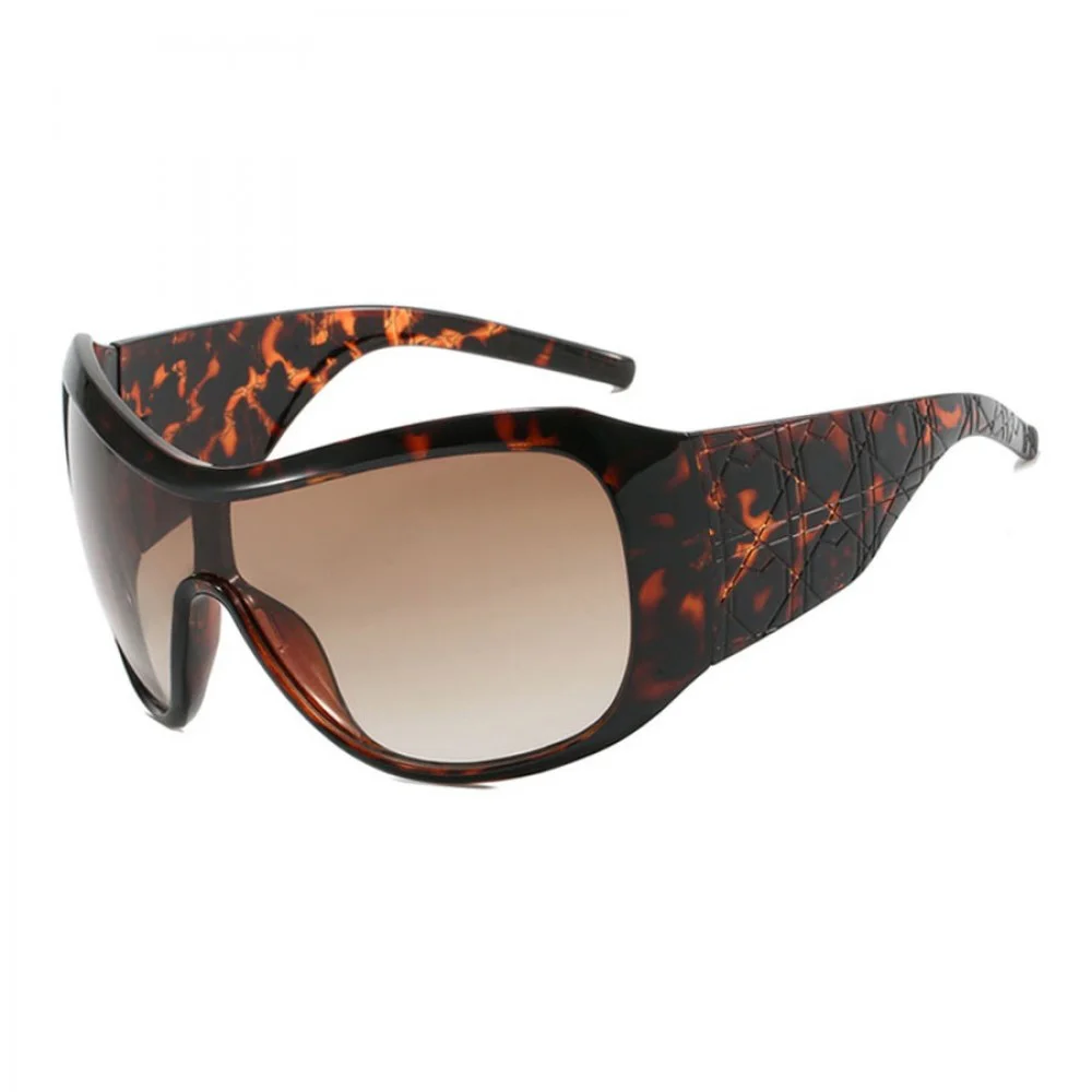 Oversized Y2K Shield Sunglasses – Tortoiseshell Brown Oversized Y2K shield sunglasses with tortoiseshell frame and brown gradient lenses