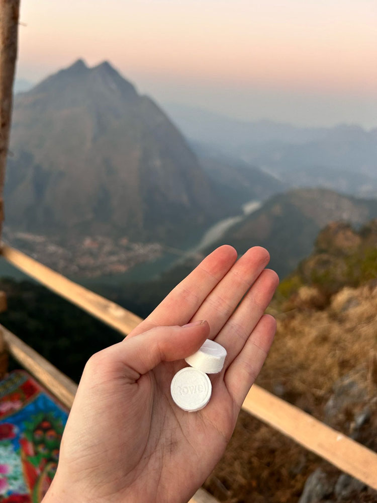 Front label of Pits & Bits Compostable Expandable Wipes showing usage instructions and product details