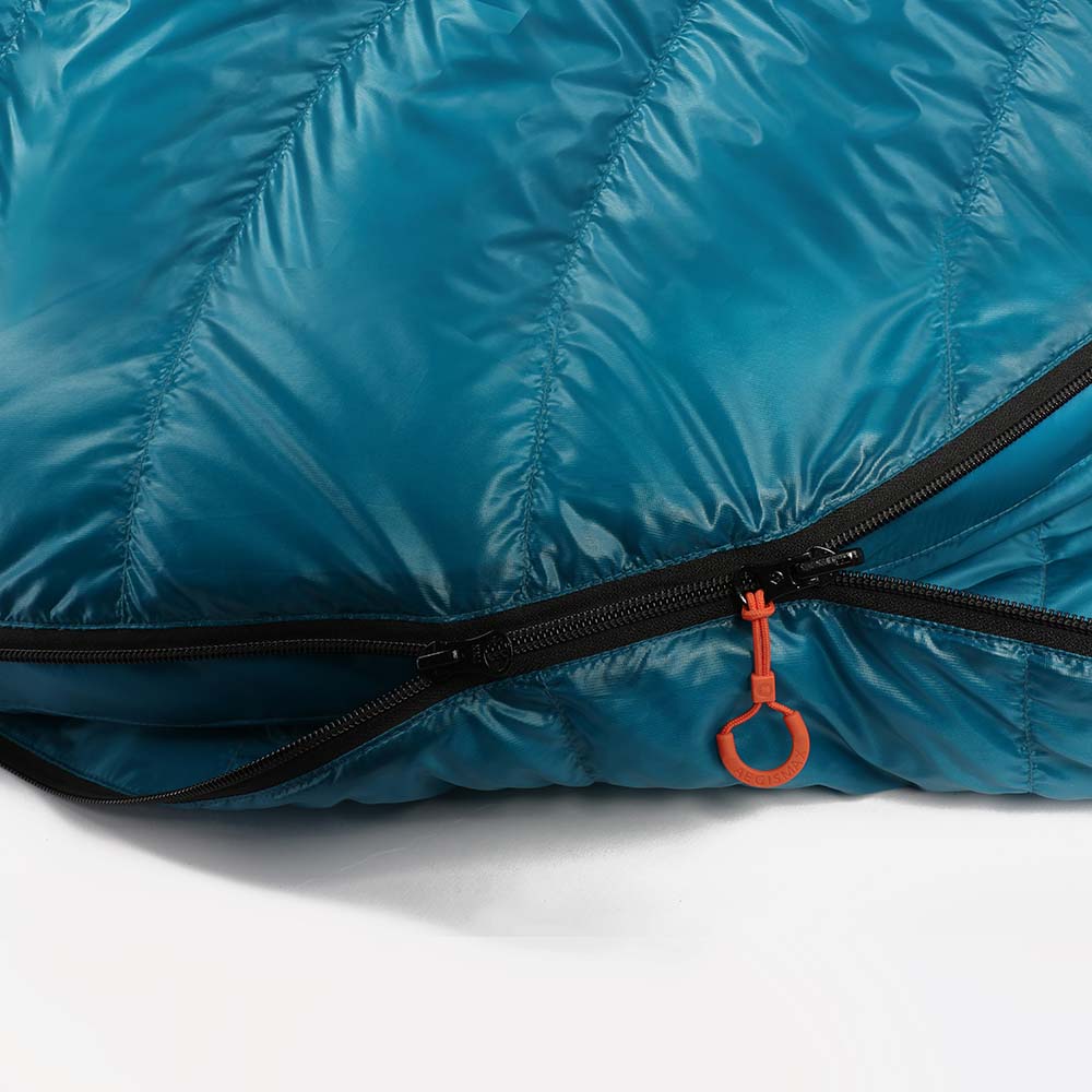 Image of Nano2 Quilt showcasing its box baffled construction, lightweight design, and included compression bag and mesh storage bag.