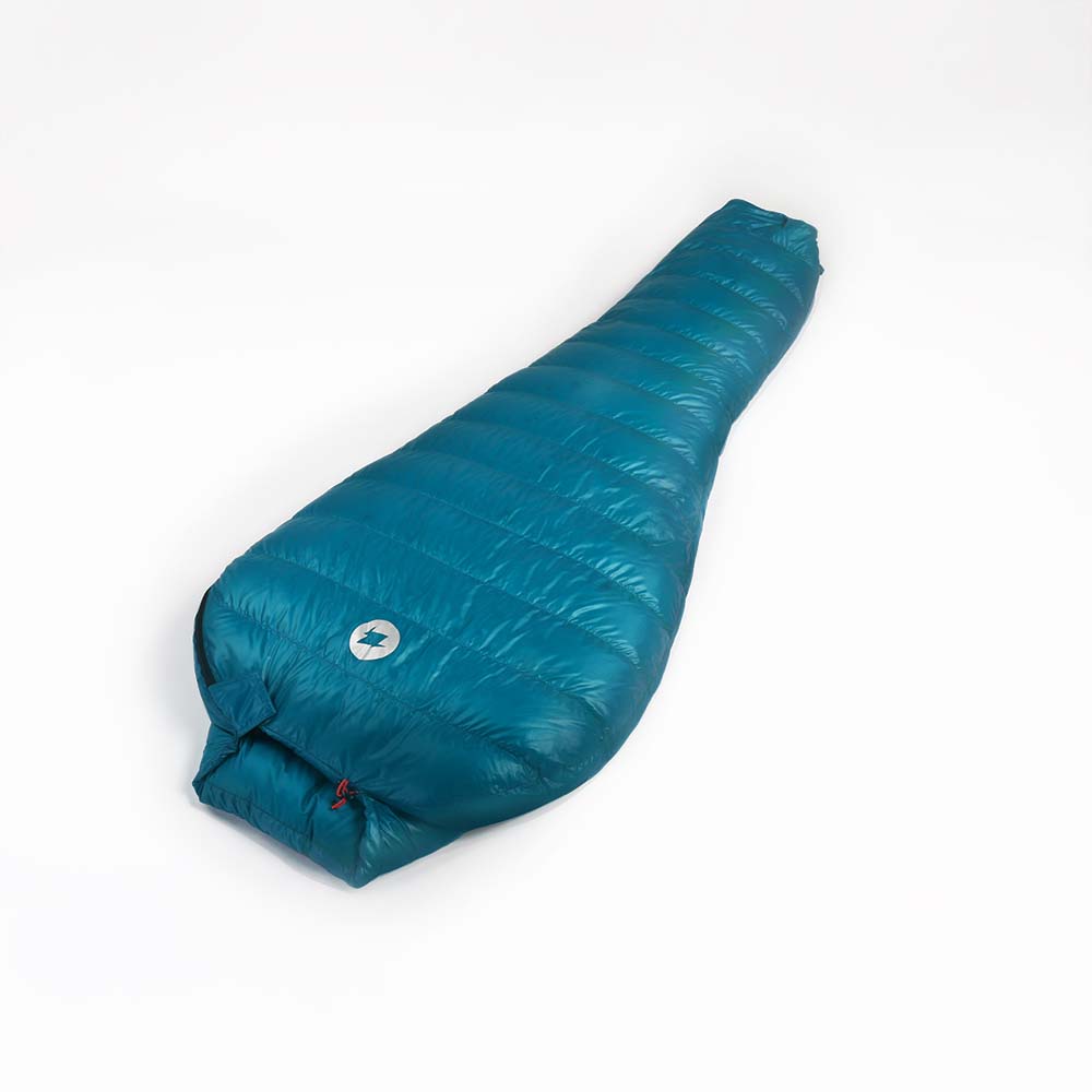 Image of Nano2 Quilt showcasing its box baffled construction, lightweight design, and included compression bag and mesh storage bag.