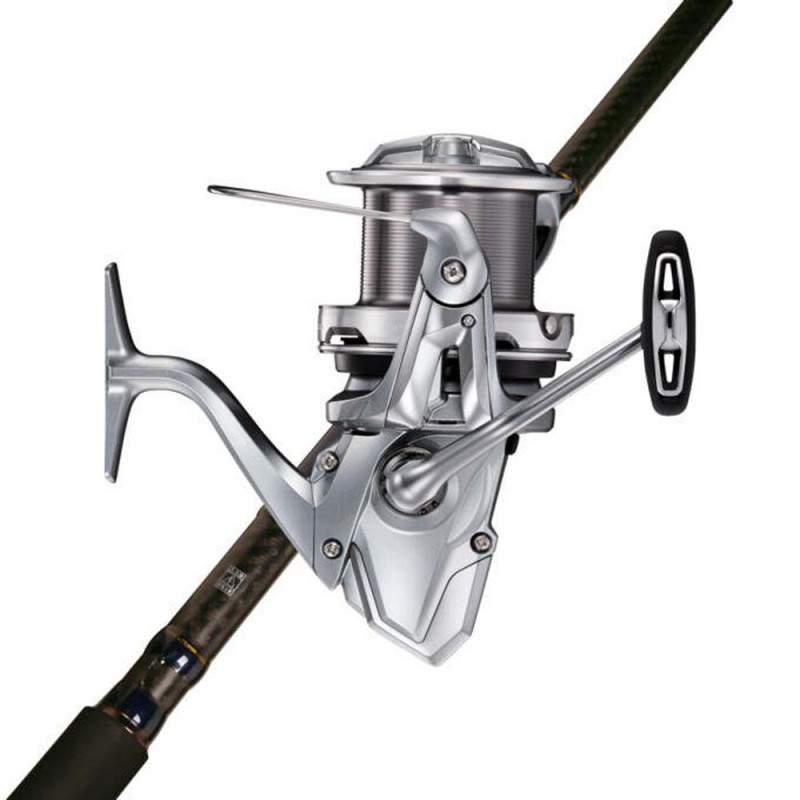 Shimano Ultegra 14000XSE surf fishing reel mounted on Dynaflare surf rod combo