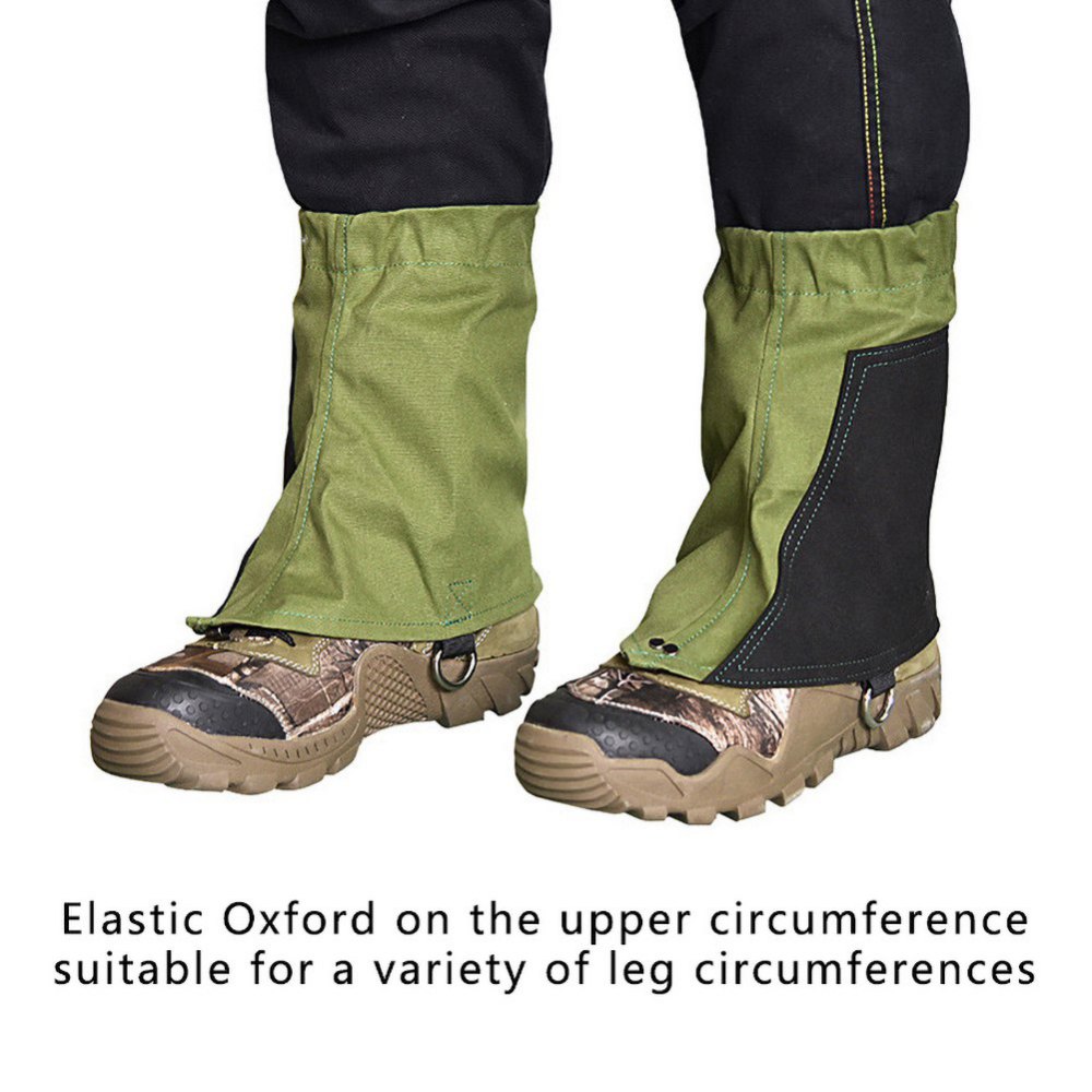 Green and black snow leg gaiters made of wear-resistant canvas and microfiber cloth.